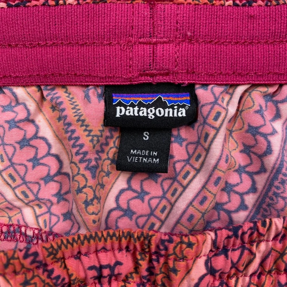 Patagonia Womens Baggies Shorts Pink Orange Geometric Triangle Print Size Small